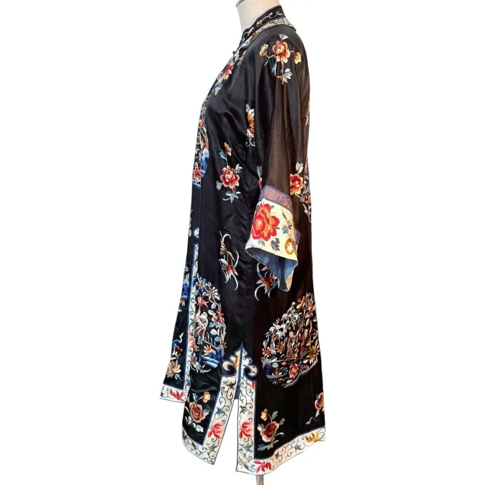 VTG Embroidered Black Silk Robe Floral Asian Design Front Frog Closure Kimono - Picture 7 of 16
